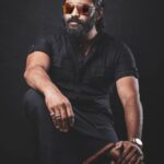 Amzath Khan Instagram – My most comfortable attire #black 🖤
Photography @rejoykrishnanphotographer .

#igloo #actor #bearded #beard #menstyle Chennai, India