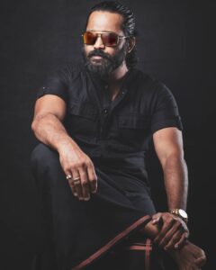Amzath Khan Instagram - My most comfortable attire #black 🖤
Photography @rejoykrishnanphotographer .

#igloo #actor #bearded #beard #menstyle