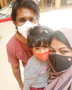 Amzath Khan Instagram - Step out safe 😷
With ., @zara.khan.a 
  @rasheeda.hussainkhan 

#staysafe #socialdistancing #mask