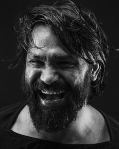 Amzath Khan Instagram - சினம் ! 
தன்மான நிறம் , கருப்பு 🖤

Photography @rejoykrishnanphotographer . 

#amzathkhan #actors #tamizhan #tamil #villain #movies #instapic #pic #newpost #tamilan
