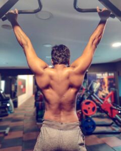 Amzath Khan Instagram - When your BACK loves you BACK ❤️
#sundaymotivation 
#watchyourback 
#muscle #gains #weightlossjourney #weightloss #leanmuscle #gymlife #fitness #fitnessmotivation #lift #organic