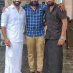 Amzath Khan Instagram - FRIENDS WHO MAKE FILMS TOGETHER 🎬 Team igloo ! Director @bharath87mohan Cinematographer @kuganspalani #friends #worktogether #filmmaking Chennai, India