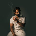 Amzath Khan Instagram - One of my most favourite pic clicked by @rahulravindran bro ! #photography #lights #halflight #portraitphotography #portraits #fashionblogger #actorslife #actor