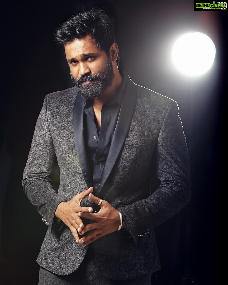 Amzath Khan Instagram - #bearded #suitup @beardo.official