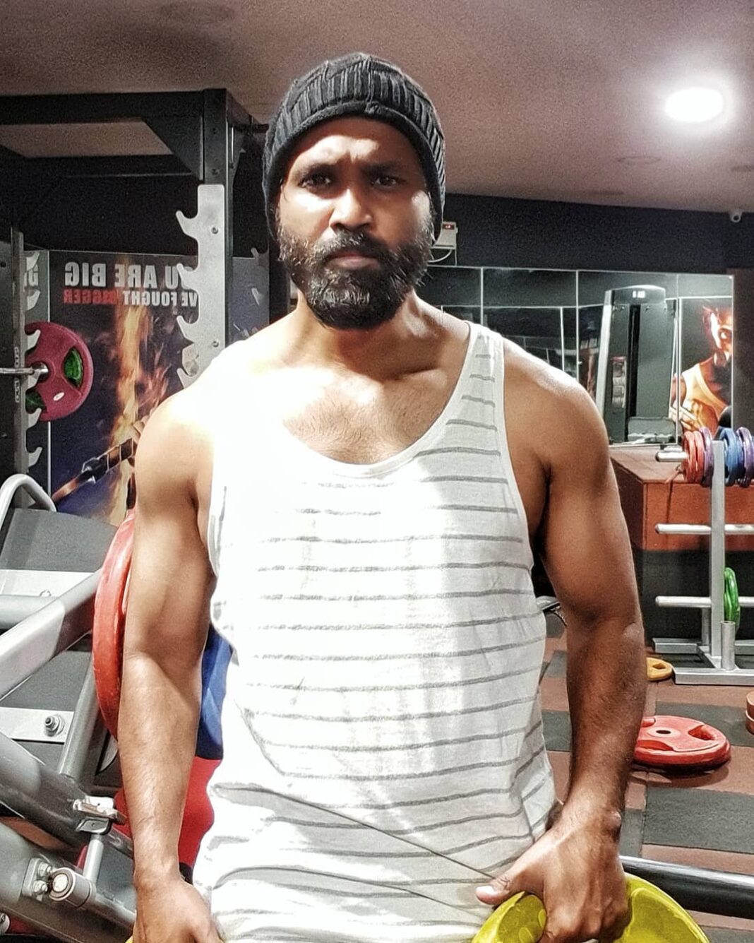 Amzath Khan Instagram - Lets make sure 2019 begins TIGHT 😎 #fitlife #stayfit #2019 #newyearseve #goodstart #fitness #stayactive #muscles #motivation #gym #lifegoals SLAM Lifestyle and Fitness Studio