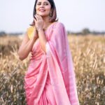 Anasuya Bharadwaj Instagram - Hey there Sunshine! 🌻 For #Jabardast #tonyt @gaurinaidu 💛 PC: @chinthuu_klicks 🔅