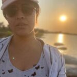 Anasuya Bharadwaj Instagram - Of Sunsets, River, Solitude and Solace.. #WeekendTreasures 🔆🏞