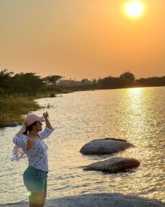 Anasuya Bharadwaj Instagram - Of Sunsets, River, Solitude and Solace.. 

#WeekendTreasures 🔆🏞