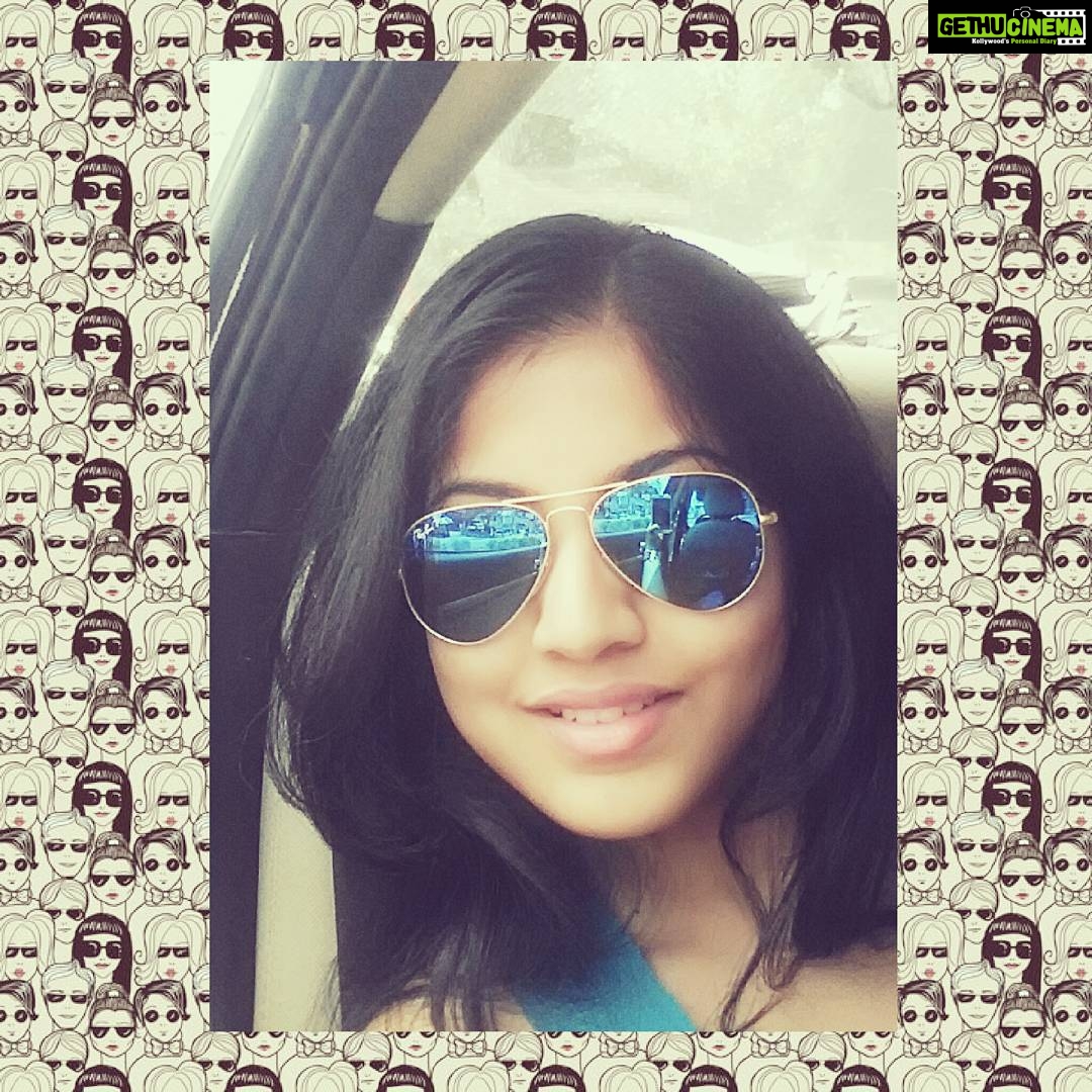 Anaswara Kumar Instagram - 😎😜#carfie #randomness
