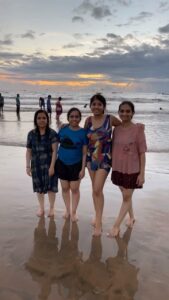 Anaswara Kumar Instagram - We tried🤪😁🤗💕 #sisterlove❤️ #funfun #goa #bagabeach #bannare #instagood #reelkarofeelkaro