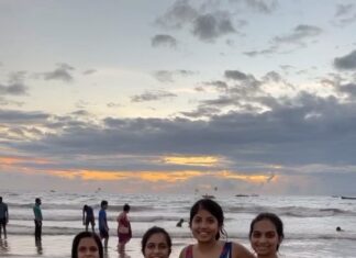 Anaswara Kumar Instagram - We tried🤪😁🤗💕 #sisterlove❤️ #funfun #goa #bagabeach #bannare #instagood #reelkarofeelkaro