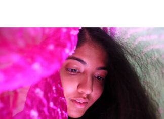 Anaswara Kumar Instagram - #selfphotoshoot 📸 #nomakeup #playingwithcolors