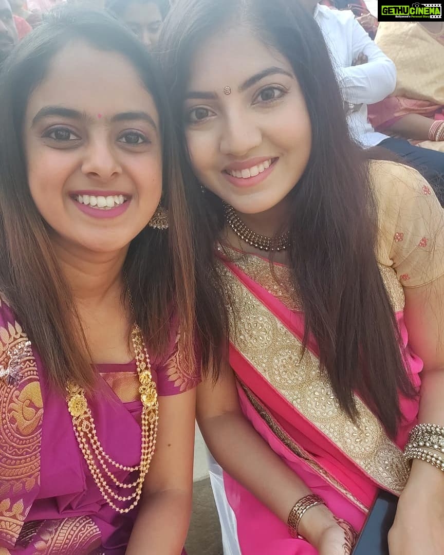 Anaswara Kumar Instagram - #weddingscenes #meetingafterages #bestfriends🤗💗🎉 Grape County