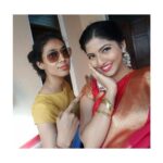 Anaswara Kumar Instagram - #pattinapakkam #goofingoffatwork #shootdiaries #filmymodeon #fun #traditionallook