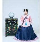 Anaswara Kumar Instagram - Wore a lovely #hanbok ( The traditional attire of South Korean women) and struck a few poses in #insadong (locality in Seoul) which is best-known for all things traditional- tea houses and street food , museums and royal residences.#koreanculture #seoul #insadong #chalokorea #visitseoul #iseoulyou #throwback Insadong