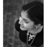 Anaswara Kumar Instagram - 📸PC : @iamsadhi . . . . . . . . #photography #photoshoot  #naturallight #첸나이  #사진술 #사진촬영 #blacknwhitephotography