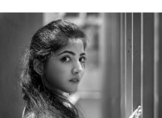 Anaswara Kumar Instagram - 📸PC : @iamsadhi . . . . . . . . . . . . #candid #photography #photoshoot  #naturallight #첸나이  #사진술 #사진촬영 #blackandwhitephotography