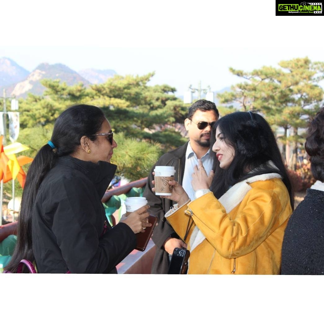 Anaswara Kumar Instagram - Animated conversations and a great view..#bugaksan #북악산 북악산로