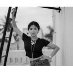 Anaswara Kumar Instagram - 📸 PC : @iamsadhi . . . . . . . . . . . . #photography #photoshoot  #naturallight #첸나이 #blackandwhitephotography #pose #intense #사진술 #사진촬영