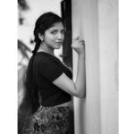Anaswara Kumar Instagram - 📸 PC : @iamsadhi . . . . . . . . . #photography #photoshoot  #naturallight #blackandwhitephotography #heythere