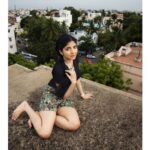 Anaswara Kumar Instagram - 📸 PC : @iamsadhi . . . . . . . . . #photography #photoshoot #naturallight #첸나이 #barefoot #ontheroof #사진술 #사진촬영