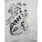 Anaswara Kumar Instagram – Back to class..tried my hand at Minhwa – traditional Korean folk painting.The painting is titled “까치와 호랑이” / “Magpie and tiger”. In Korea, the tiger is considered the most powerful of evil-repelling animals, while magpies are traditionally viewed as the bearers of good news. Thus the painting symbolizes protection from evil influences and attraction of good fortune for the forthcoming year.
만화를 해봤어요.새롭고 재미있는 경험이었어요.😊🎉
#민화수업 #까치와호랑이 #첸나이 #minhwa #positivevibesonly #artistinme 😋👸🦄