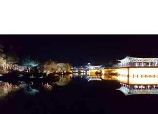 Anaswara Kumar Instagram - Visited #donggungpalaceandwoljipond aka #anapji #경주동궁과월지 #안압지 #경주 #신라 Donggung Palace and Wolji Pond in Gyeongju