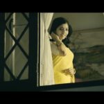 Anaswara Kumar Instagram - #yellowsari #twirl #rewindwednesday #mohini - #yaamirukkabayamey #VellaiPandhu @aadhav_kannadhasan #첸나이 #인도여배우 #영화노래