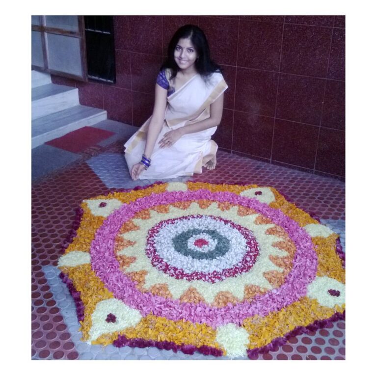 Anaswara Kumar Instagram - Happy Onam🌹🌸🌻🌺 Ellavarkkum ente hridayam niranja onam ashamsakal.😊🎉🎉