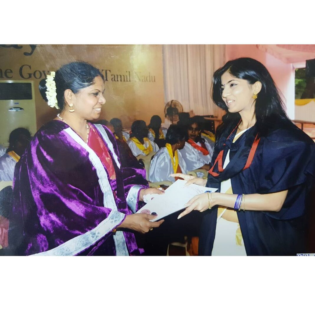 Anaswara Kumar Instagram - #throwbackthursday #graduationday🎓 #2014 Women's Christian College, Chennai