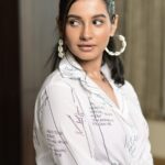 Angana Roy Instagram - Mauje naina milke #fridaypost #cokestudio #songoftheday #photoshoot #friyayyy #igers #shorthairstyle #ａｅｓｔｈｅｔｉｃ #hoteldecor #roomwithaview #nudelips #interiordesign #whitetop #loveforwhite #peaceout #lookbook #SeptemberToRemember Pipal Tree Hotel - Kolkata