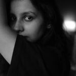 Angana Roy Instagram - Waqt ki ye baatein hai, isse guzar jaane do 📸@frames_unfiltered #bnwphotography #bnwportrait #kolkata_paparazzi #blacklove #lookoftheday #thursdaythoughts #eyesonyou #bombay #messy #disheveledhair #eyebrowcut #nomakeuplook #wokeuplikethis #portraitpage #indoorphotoshoot #indoorlighting #hotelroomportraits #casualshoot #fuji #fujifilmportraits #blurrylines Sun-N-Sand Hotel