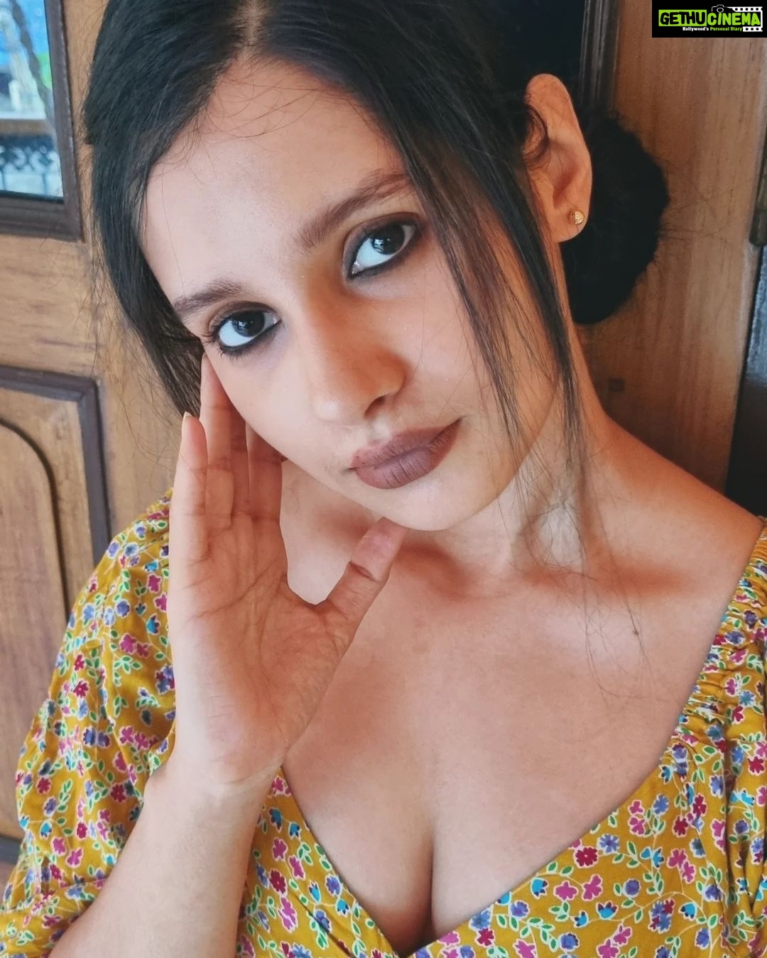 Angana Roy Instagram - Where have all the flowers gone? #flowersofinstagram #yellowdress #tiedhair #kohleyes #lookatmenow #wednesdays #igpostoftheday #brownlipstick #messyhair #photooftheday #postitwednesday #dreamyaesthetic #anganaroyy
