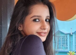 Angana Roy Instagram - Chaos makes the muse. 📷@__senjuti.saha__ #igphoto #photoeveryday #mondaypost #asansoldiaries #portraits_ig #photodaily #picoftoday #smilemore #longhairstyles #messyhairday #pinklipstick #anganaroyy