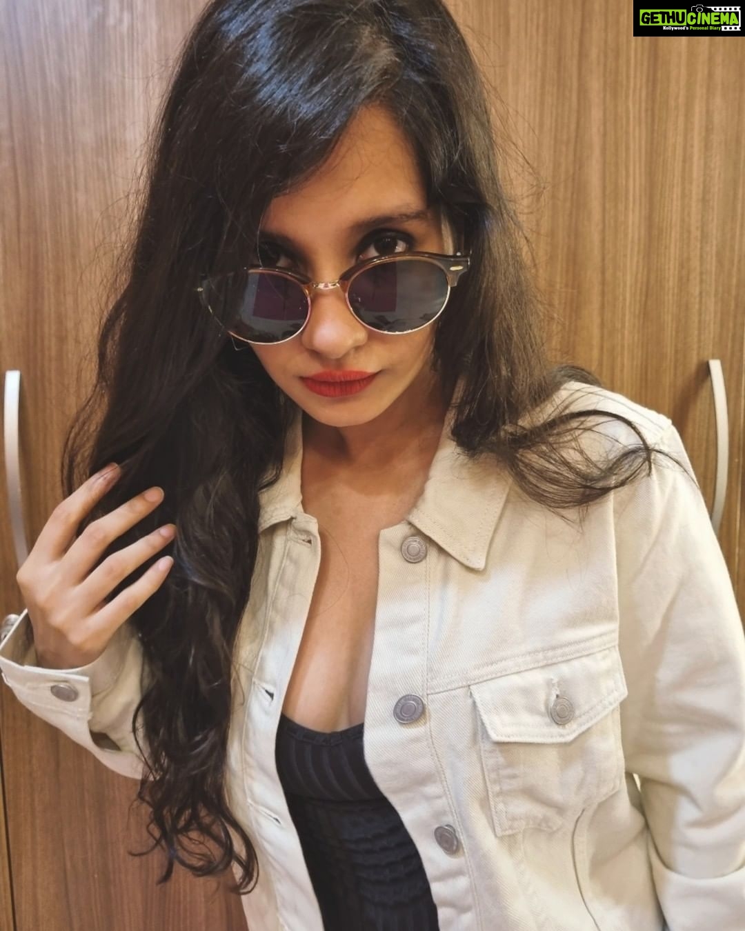 Angana Roy Instagram - Note to self: Stop carrying old feelings into new experiences. #whitejacket #shades #longhair #thursdaythoughts #redlipstick #lipstickaddict #photooftheday #igdaily #bedroom #denimjacket #lookatmelookingatyou #feelingstrong #selfportrait