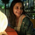 Angana Roy Instagram - Khwabon Ka Jaadoo Beqaaboo Hum Ho Gaye Captured by @ayan.bhattacharjee_ #postoftheday #mondaymood #mondaysong #gehraiyaan #beqaboo #lamp #oberoigrand #casualoutfit #nightlights #happytimes #valentinesday #throwback #lovefromA #nightphotography #eveningvibes The Oberoi Grand, Kolkata