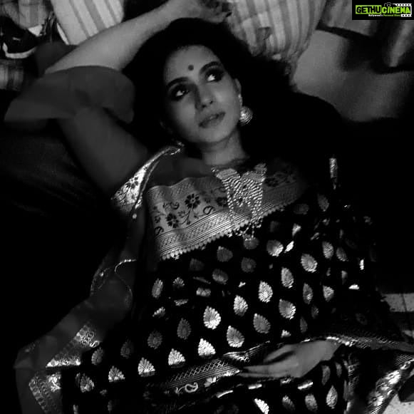 Angana Roy Instagram - And I shoot through the night, And suddenly all those once lost concoctions froth, And chase the day way. Well, I have a thing for hazy pictures.🙄 #saree #artsy #bnw_zone #aesthetic #devi #eyemakeupideas #blackandwhite #tuesdaymood #tuesdaynights #vibes #deckedup #womenempowerment #womanpower #hazy #candidshots #instagood #candidphotography #portrait_vision #blousedesigns #jhumkas #gold #jewellery #jewellerydesign #instadaily #tuesdayquotes #different #laughter #moments
