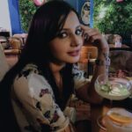 Angana Roy Instagram - It's beginning to look a lot like cocktails. 📷@teewishaaaa #east #side #cocktails #bar #drink #responsibly #gin #soda #theme #artsy #ａｅｓｔｈｅｔｉｃ #aestheticedits #blush #minimalism #pinklipstick #browgamestrong #mondayvibes #indiaphotoconcept #photograph #straighthair #hair #postoftheweek #mondayblues #marchmadness Barishh