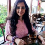 Angana Roy Instagram - I hope you love yourself enough to recognize the things you don't like about your life and I hope you find the courage to change them. 💫 📸@teewishaaaa #tea #darjeelingflush #noedit #nofilter #pinkaesthetic #longhair #cafedecor #minimalist #wednesdaywisdom #hopeful #couragetochange #loveyourself #distressedjeans #shirtandjeansday #fashionblogger #pictureseries Na-Ru-Meg