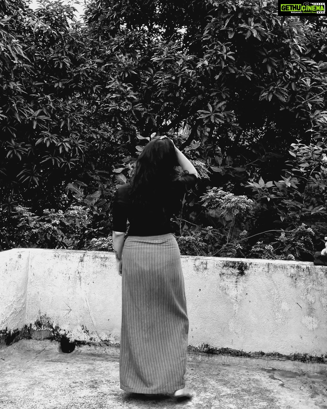 Angana Roy Instagram - Tales from a Terrace Whenever I think of my childhood, most of my memories are centred around this one place - this terrace. Here after a long time. Feels good. 📷@__senjuti.saha__ #blackandwhite #favouriteplace #asansol #nostalgic #memoriesflooding #roots #picturesque #withlovetheseries #childhoodplace #monochromephoto by#talesfromaterrace #lovefromasansol Asansol