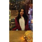 Angana Roy Instagram – Vintage car, fairy lights and Christmas of ’20.

📷@ayan.bhattacharjee_

@hot.somelikeit

#christmas #aesthetic #background #vintagefeel #vintagecar #redlips #christmassy #prettydecor #tumblr #tumblraesthetic #fridayfeels #fridaypost #january2021 #wallarts #cafedecor #makeuplook #throwbackfriday #fairylights #yellowlight #outfitstyle #blogger #kolkata_ig #friyayvibes #igpop #corner #portrait_mood Some Like it Hott
