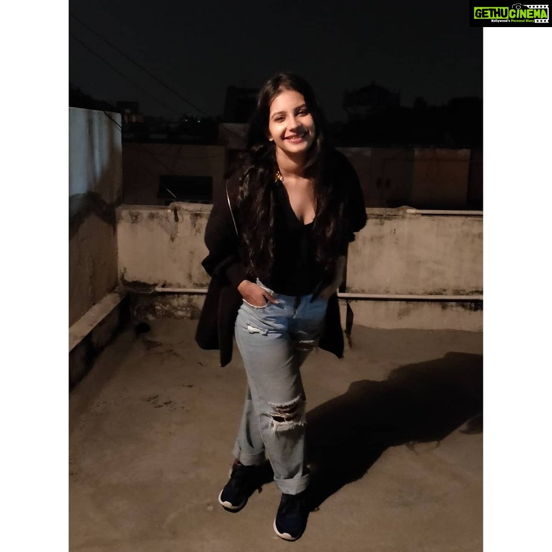 Angana Roy Instagram - About last night. A very Happy New Year to everybody. Take care, stay safe. Hoping that 2021 would be a little kind to us. #newyear2021 #happynewyear #party #partyoutfit #womeninblack #igerskolkata #aboutlastnight #winter #terrace #bonfire #bbqparty #newyearseve #newhope #goodtimes #hny #kolkata_igers #goodvibesonly #igdaily #newyearpost #fashionlover #terraceparty