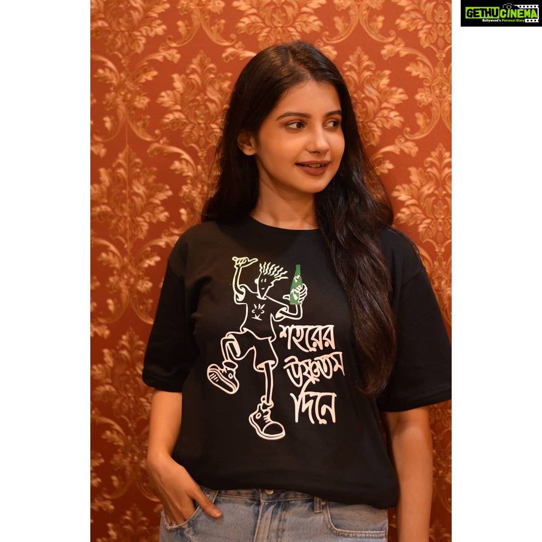 Angana Roy Instagram - 5 Seconds of Summer. If you want to stock up for Summer '21, go check out these amazing collection of tees at @rockbuzz2020 You can use my coupon code ANGANARBUZZ10 to get a discount of 10% during checkout! Picture Credit: @teewishaaaa #blacktshirt #tees #printed #vinyl #summervibes #sevenup #redwall #mondaypost #makeuplooks #artist #jeansjacket #song #quote #bengali #mondaythoughts #casualwear #5secondsofsummer #hairoftheday #instamood #outfits #igerskolkata #instapop