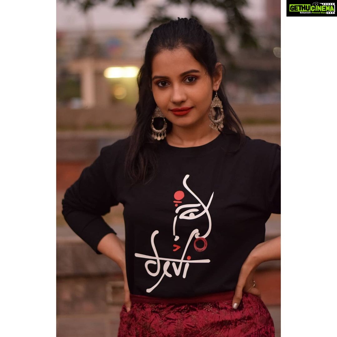 Angana Roy Instagram - Yaa Devi Sarva-Bhutessu Shakti-Ruupenna Samsthitaa A shoutout to all the women out there for just being who they are. You are you and your voice is your own. Never be afraid to make your inner devi heard. Please check out this insane collection of graphic T-shirts on @rockbuzz2020 including some amazing takes on Bengali Pop culture. If you do like something which I'm pretty sure you will, you can use my code ANGANARBUZZ10 to avail a discount of 10% during checkout. The link to their website is mentioned in their bio. Picture Courtesy: @teewishaaaa #rockbuzz #tshirts #promotion #tshirt #redlipstick #women #blacklove #rock #buzz #womenempowerment #girlpower #womenforwomen #instafashion #blackandred #indianfashionblogger #redvelvet #artistsupport #brand #brandingdesign #lookoftoday #fridayfeeling #fridayfavorites