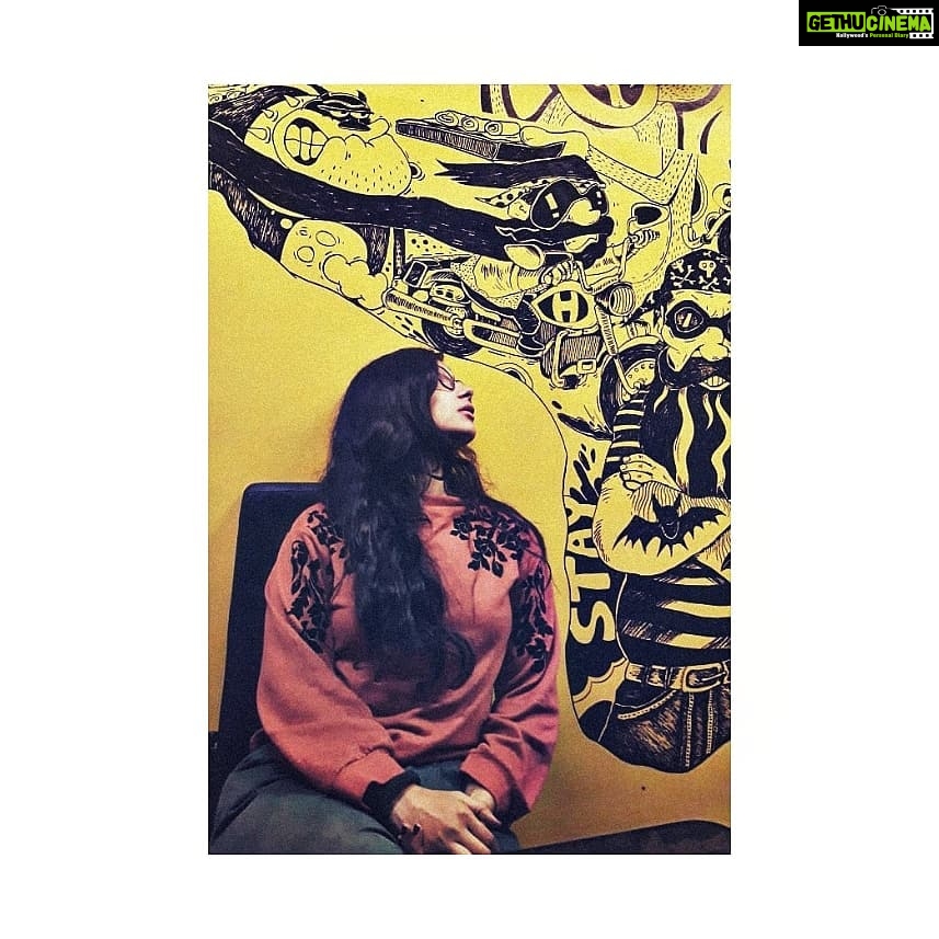 Angana Roy Instagram - A picturesque representation of the art of gathering your own thoughts. 📷@ayan.bhattacharjee_ #mindcloud #artlife #artsyfartsy #yellowwalls #thoughtsbecomethings #pinkaesthetic #pinkstagram #wonder #wander #soulsearching #december #longhaircut #trippy #trippywallpaper #blogger #bestoftheday#photooftheweek #grafitti #instagood #instadailyphoto #hue #photoofthedays #wallpaperart #wallartdecor #wallartwork #winter #winterwear #winterfashion #winterlover #favouriteseason Hondo's