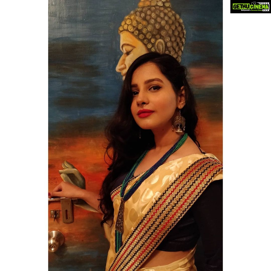Angana Roy Instagram - Saptami te Saree hobe na? 📷@ayan.bhattacharjee_ #indianlook #durgapuja2020 #kolkatapujo #puja #ethnic #ethnicjewellery #yellowdress #latepost #latenight #sareelover #party #partywear #makeup #makeuplook #eyemakeup #back #hairstyle #septumring #postoftheday #october #october2020 #octobervibes #saptami #kolkatabuzz #kolkatagram #kolkata_igers