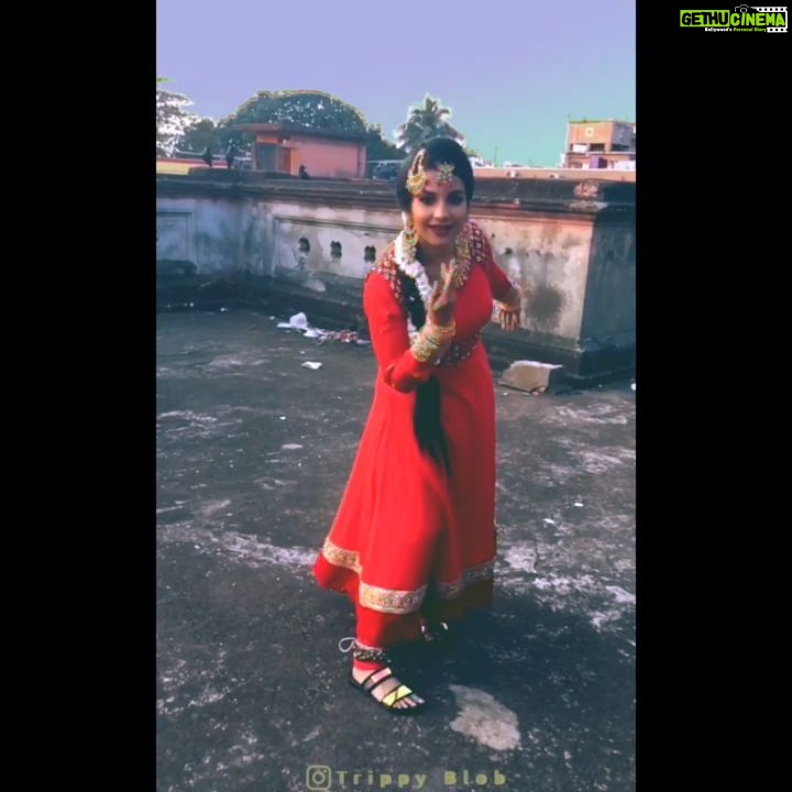 Angana Roy Instagram - We begin from dust and when the circle of life is done, to dust we shall return. Thank you @trippy.blob for this intriguing edit! #indianclassical #indianwear #ethnicwear #fashionbloggers #indianfashionblogger #artist #retro #retroaesthetic #ethnicfashion #instafashionistas #dance #indiandance #tweegram #thoughtfortheday #traditionalwear #costumedesign #traditionaloutfit #performingarts #trippy #trippyart #edits #turn #videooftheday #musica #instareels #instavideo #colourful #red #retrostyle #shootlife Belgachia Raj Bari