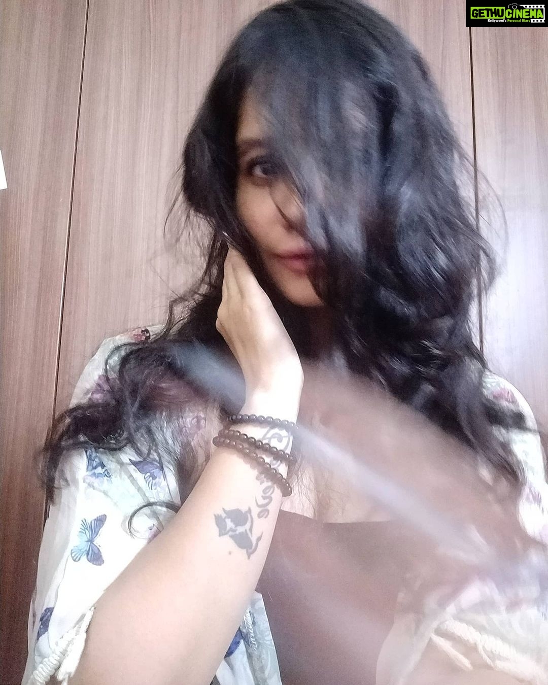 Angana Roy Instagram - Me trying to click a decent picture before a live- Pic 1: Natural Flare Pic 2: Trynna be cute Pic 3: Pseudo Aesthetic Attempt Pic 4: Don't know why I did that Pic 5: Kinda liked it Pic 6: Gave up at that point #instagram #instafashion #beads #natural #hairstyles #messyhair #tattooedgirls #flare #naturalflare #selfie #selfietime #selfiesunday #selfienation #trynnabecute #sundaybumday #sundaythoughts #sundaystyle #hairgrowing #kajal #kohl #bnw_zone #aesthetic #aesthetic_photos #instablog #picturesoftheday #stages
