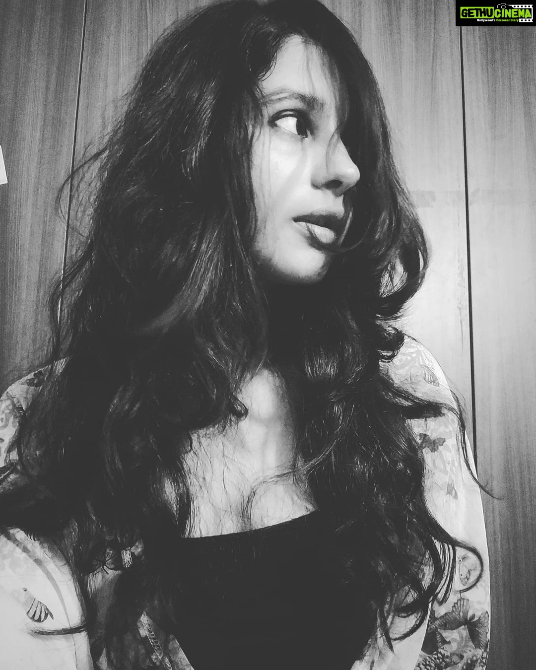 Angana Roy Instagram - Me trying to click a decent picture before a live- Pic 1: Natural Flare Pic 2: Trynna be cute Pic 3: Pseudo Aesthetic Attempt Pic 4: Don't know why I did that Pic 5: Kinda liked it Pic 6: Gave up at that point #instagram #instafashion #beads #natural #hairstyles #messyhair #tattooedgirls #flare #naturalflare #selfie #selfietime #selfiesunday #selfienation #trynnabecute #sundaybumday #sundaythoughts #sundaystyle #hairgrowing #kajal #kohl #bnw_zone #aesthetic #aesthetic_photos #instablog #picturesoftheday #stages