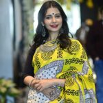 Angana Roy Instagram - Saraswati Puja 2022 💫 Makeup by: @sahab1 Hair by: @moumitasani #svf #saraswatipuja #cinemaasaraswati #anganaroy #artist #sareeday #yellowandblack #lovefromA #homecoming #lukochuri #sundaypost #february